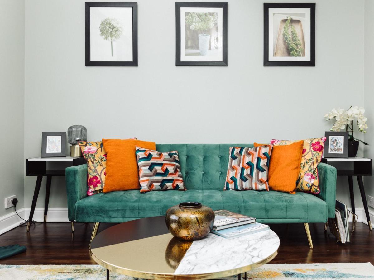 Beautiful Apartment In Guildford With Parking Send Εξωτερικό φωτογραφία