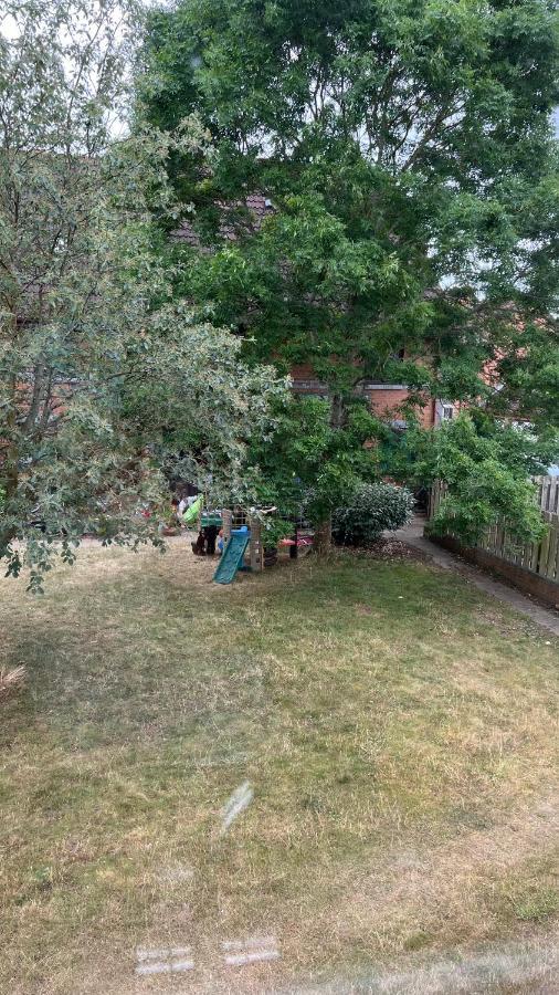 Beautiful Apartment In Guildford With Parking Send Εξωτερικό φωτογραφία