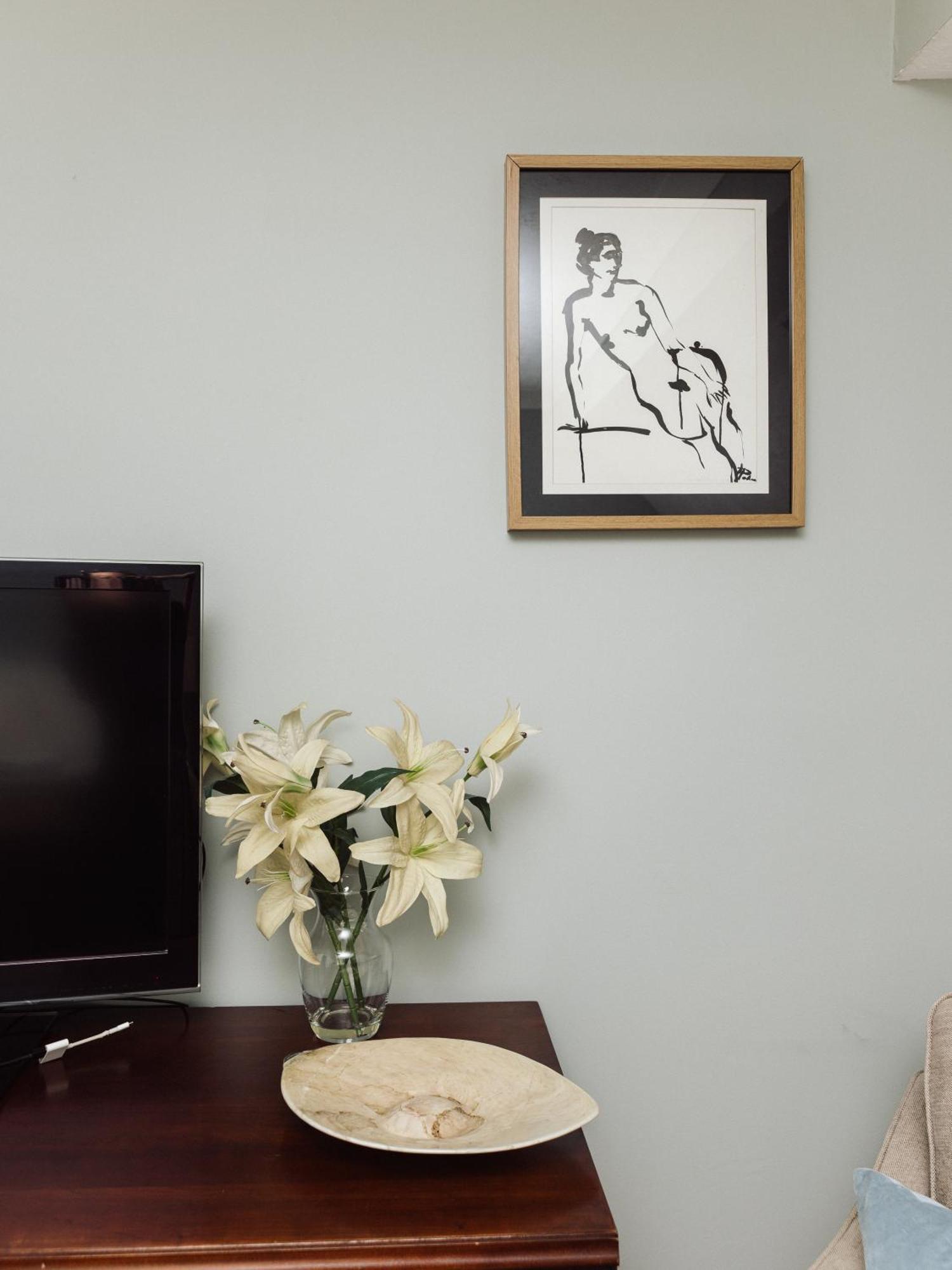 Beautiful Apartment In Guildford With Parking Send Εξωτερικό φωτογραφία