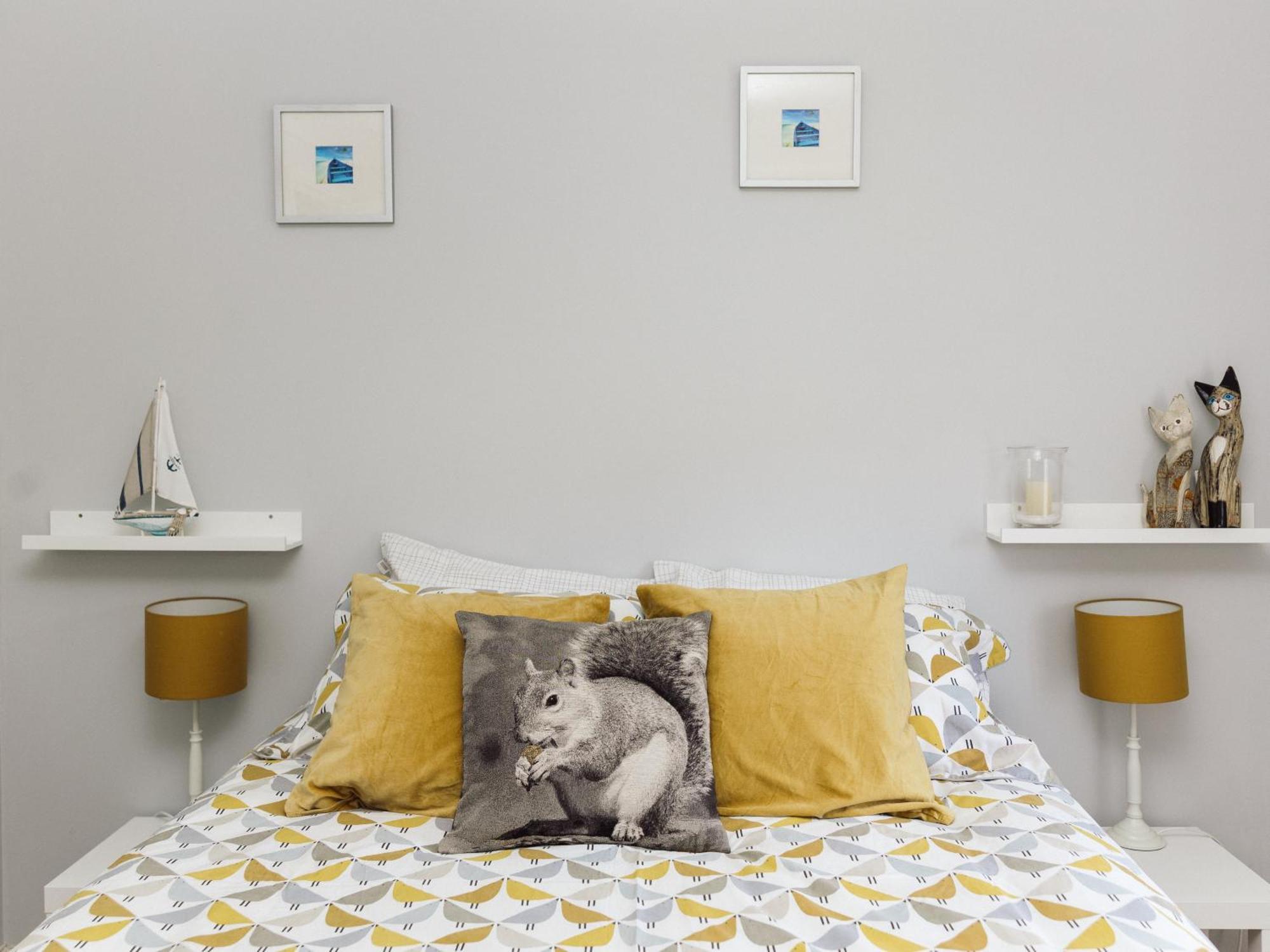Beautiful Apartment In Guildford With Parking Send Εξωτερικό φωτογραφία