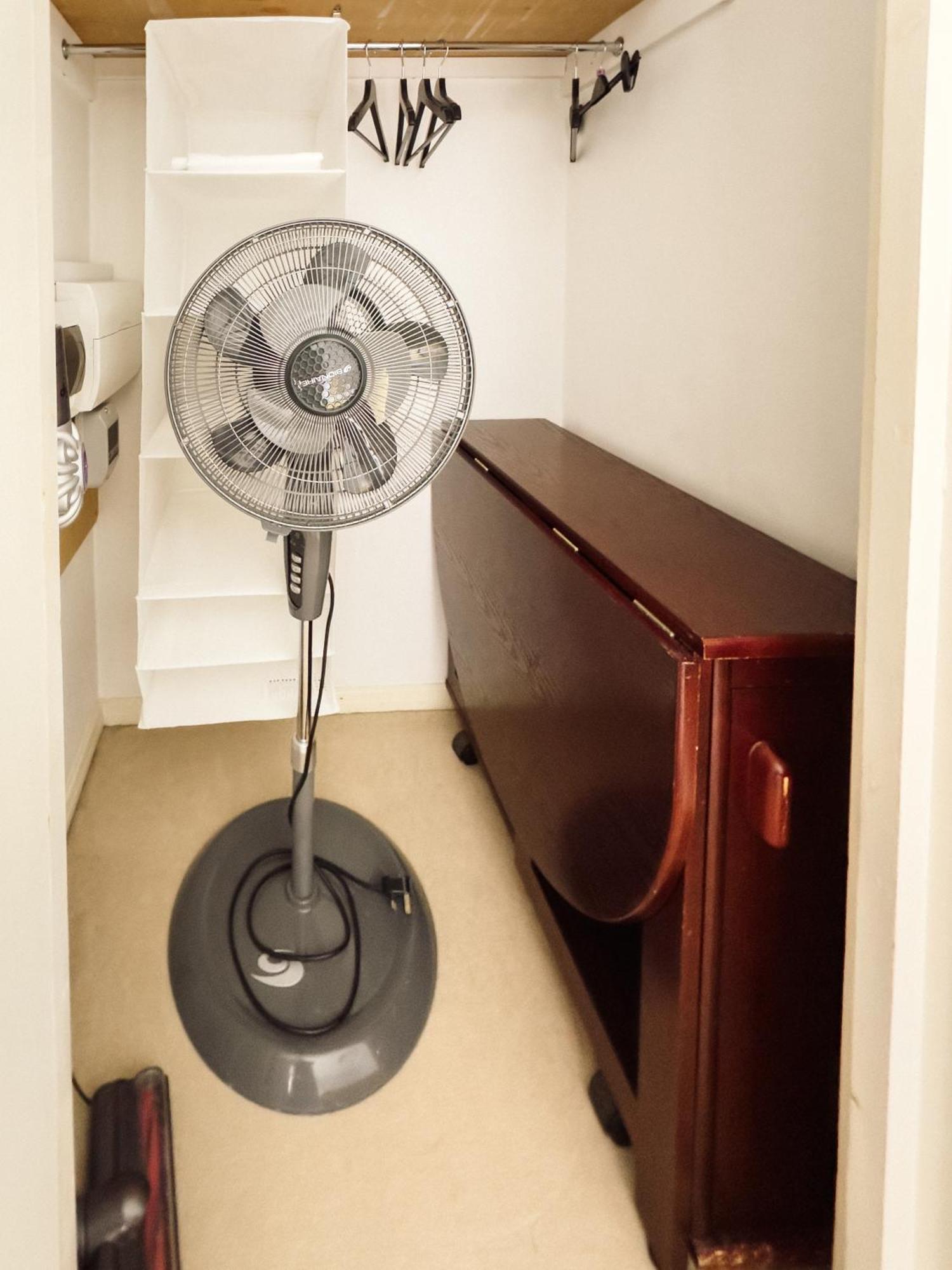 Beautiful Apartment In Guildford With Parking Send Εξωτερικό φωτογραφία