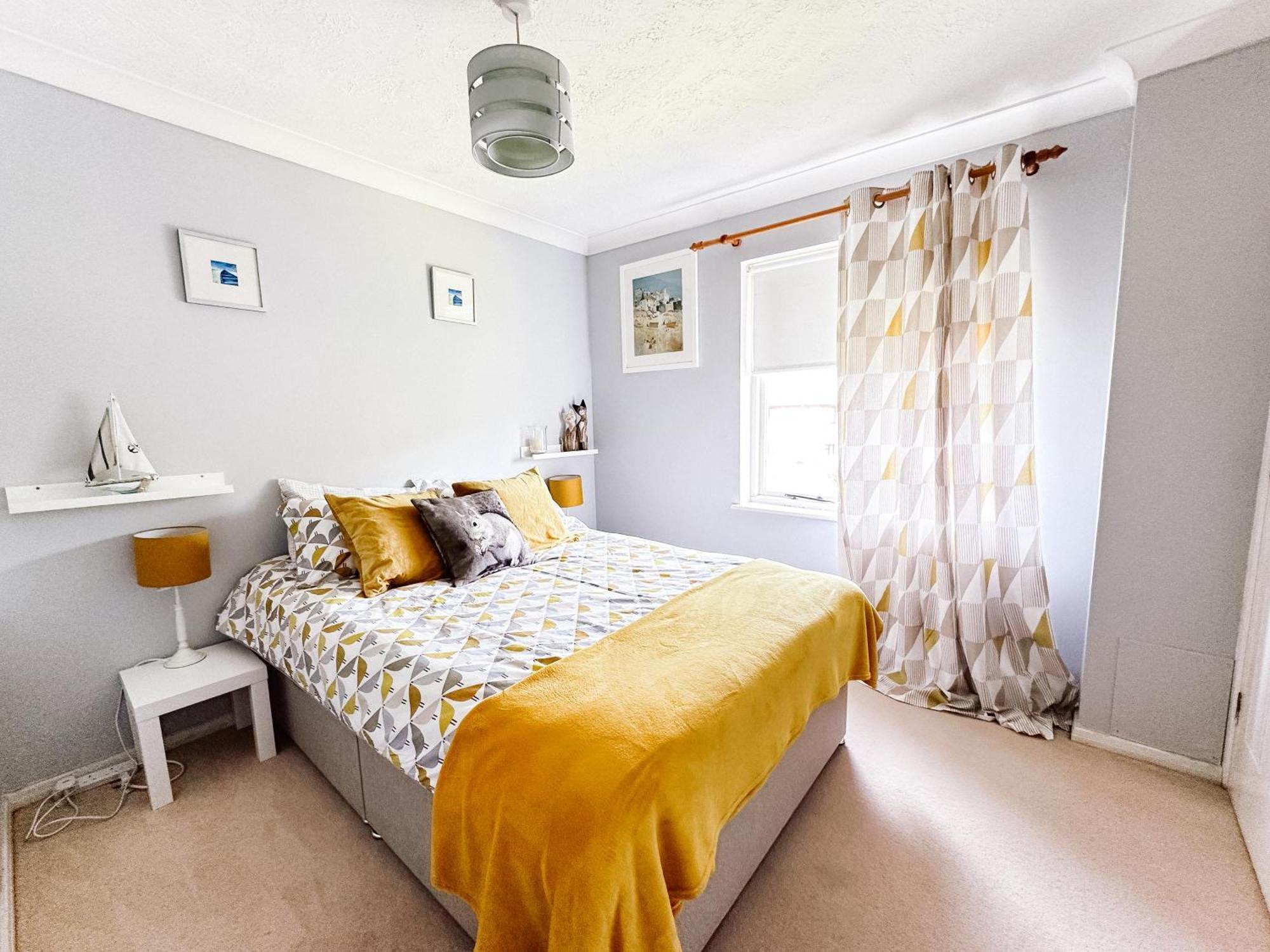 Beautiful Apartment In Guildford With Parking Send Εξωτερικό φωτογραφία