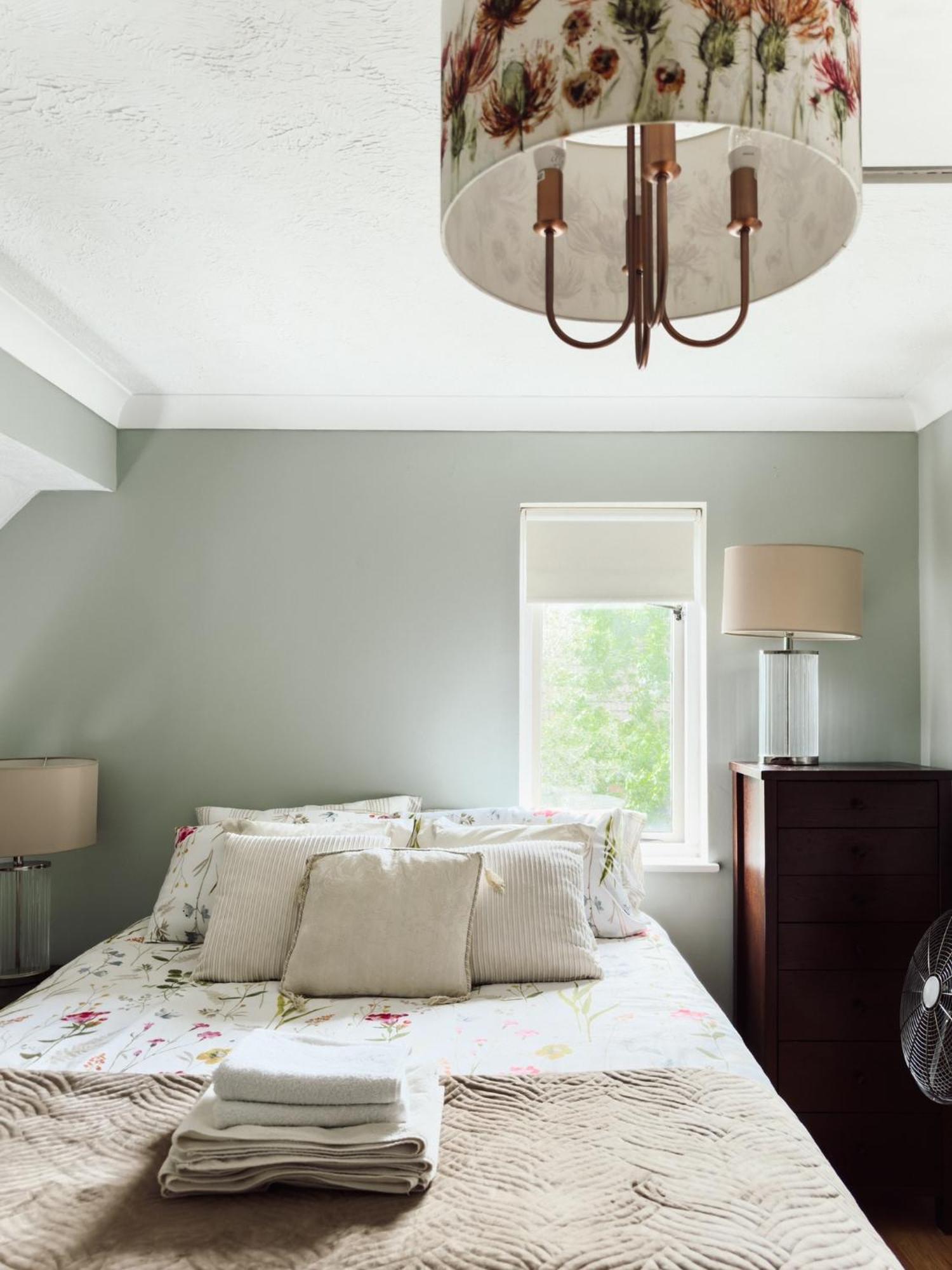 Beautiful Apartment In Guildford With Parking Send Εξωτερικό φωτογραφία