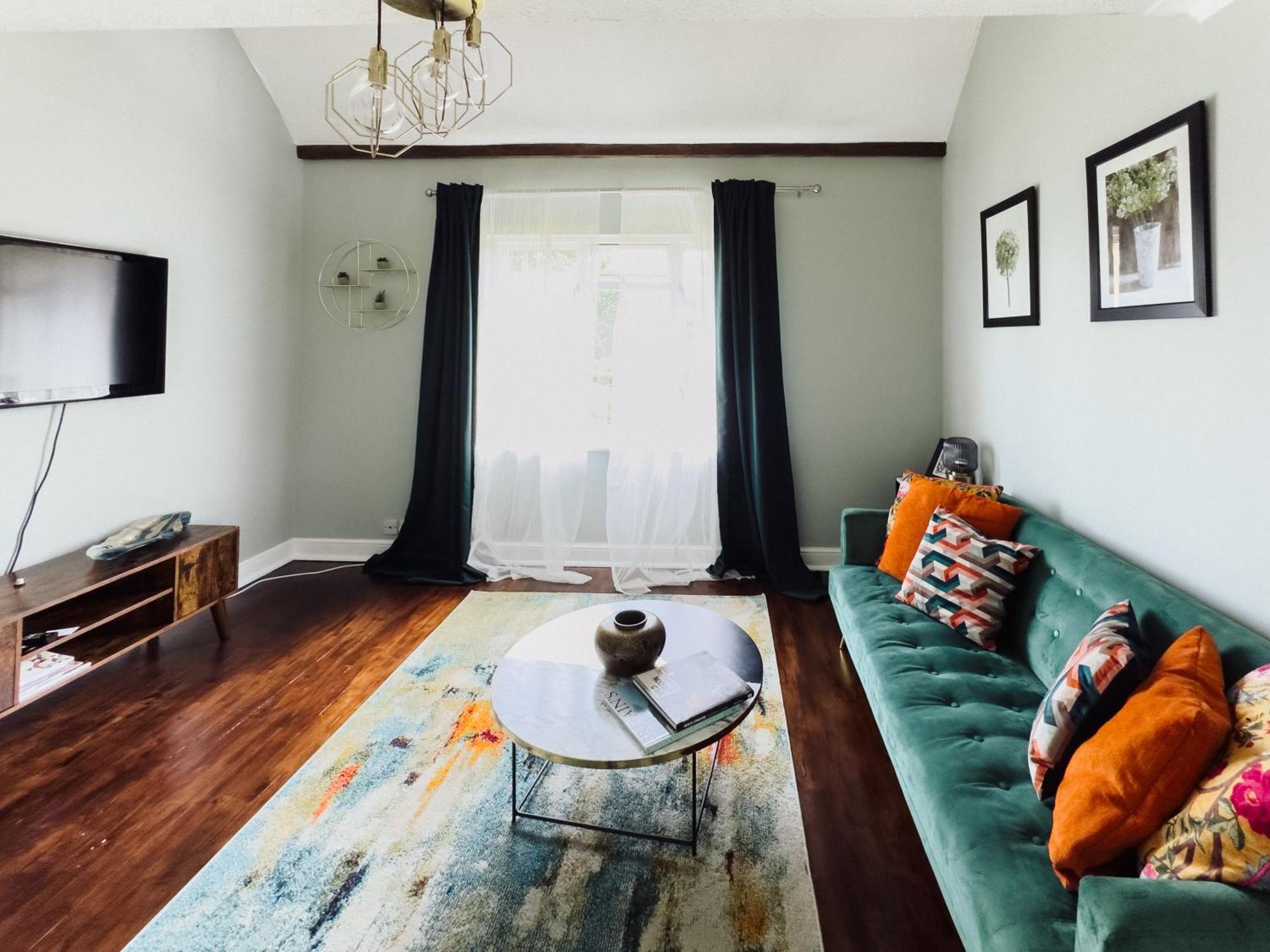 Beautiful Apartment In Guildford With Parking Send Εξωτερικό φωτογραφία