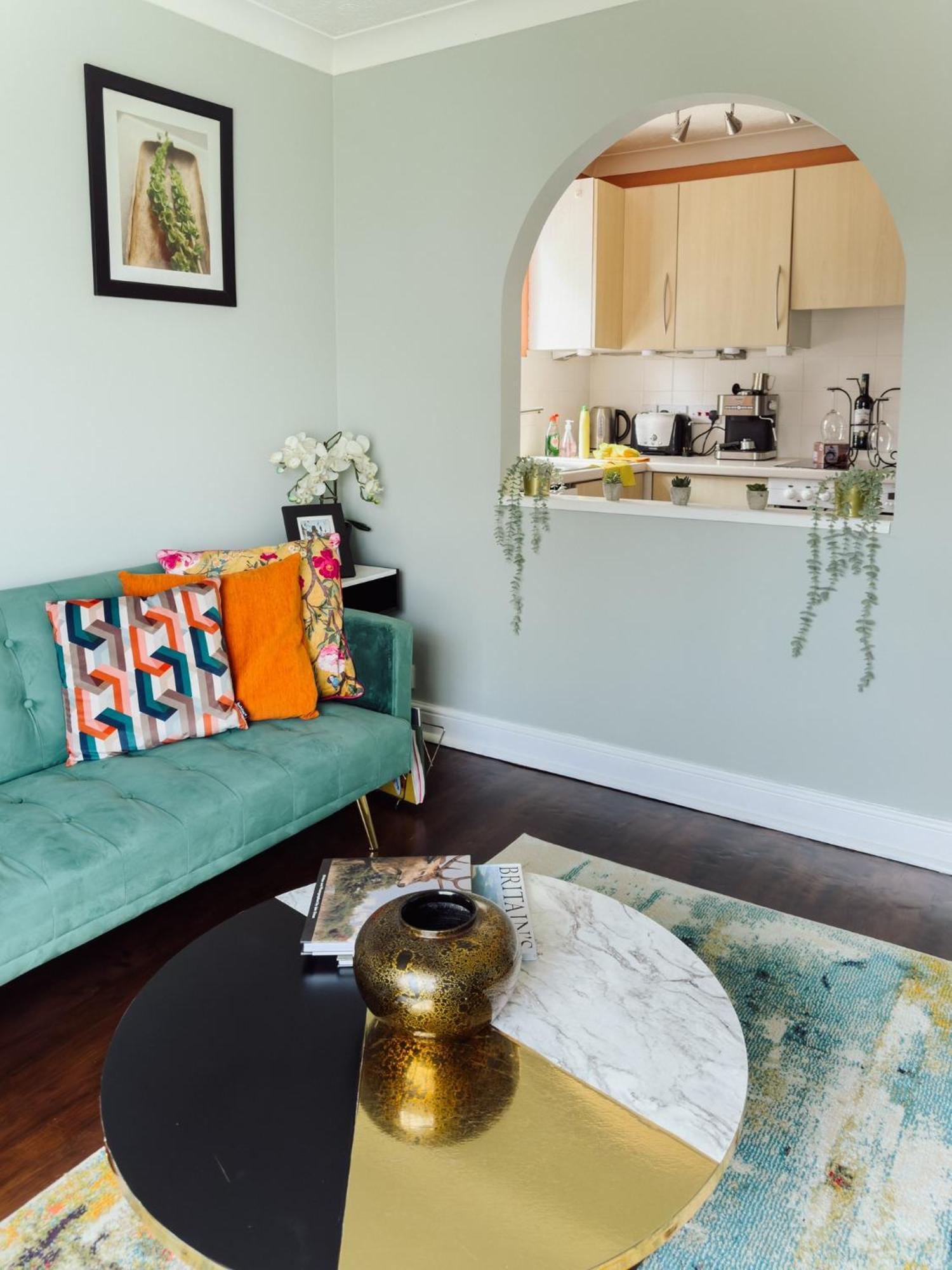 Beautiful Apartment In Guildford With Parking Send Εξωτερικό φωτογραφία